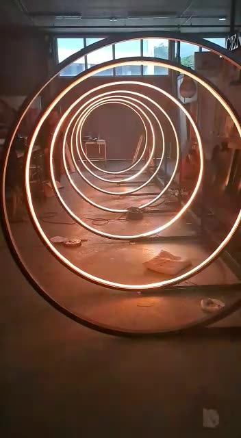Llum BCN 2023 instal·lació artística lluminosa festival Barcelona